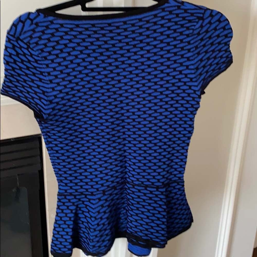 Nice fitted top - Picture 3 of 3